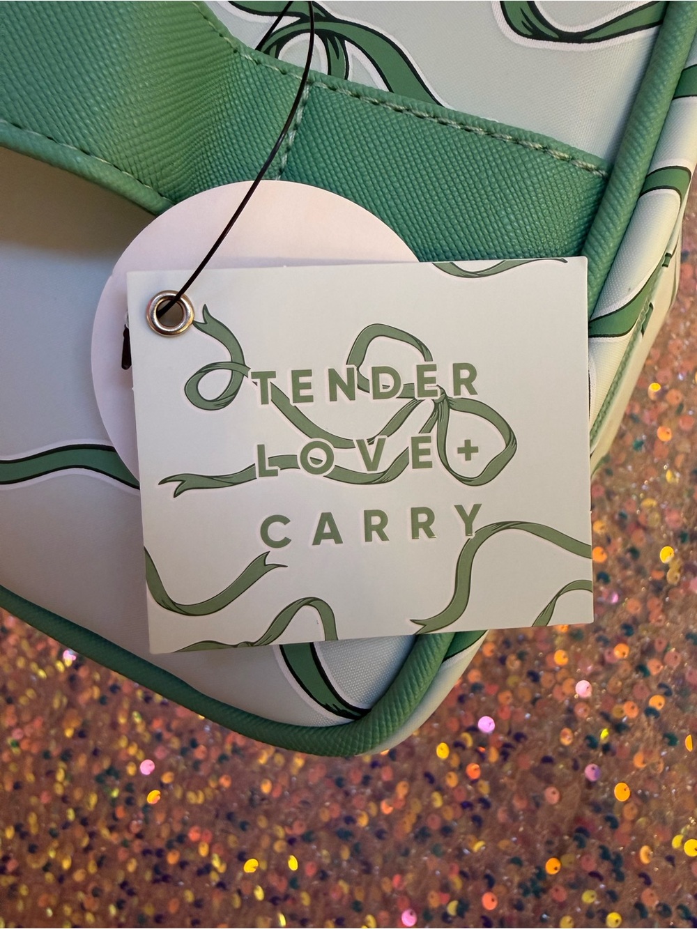NWT Tender Love + Carry Travel Vanity Bag in “Green Bows” Pattern - Picture 7 of 12
